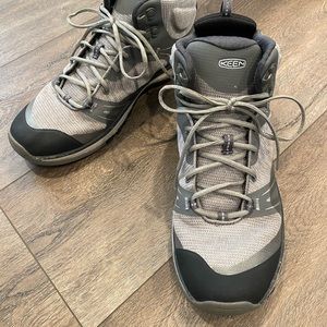 KEEN Women’s 9.5 Terradora Waterproof Hiking Boots